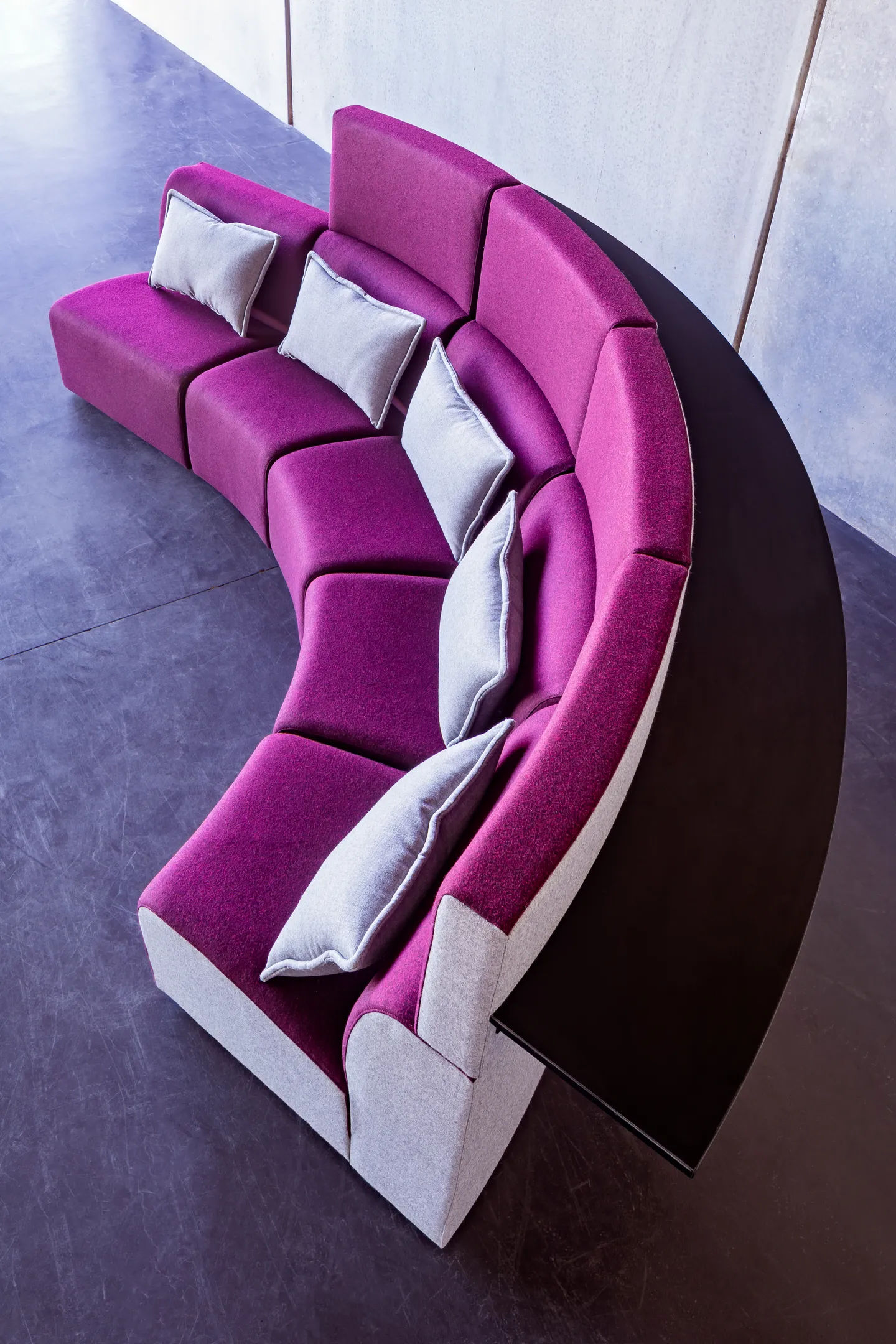 Curve Lounge