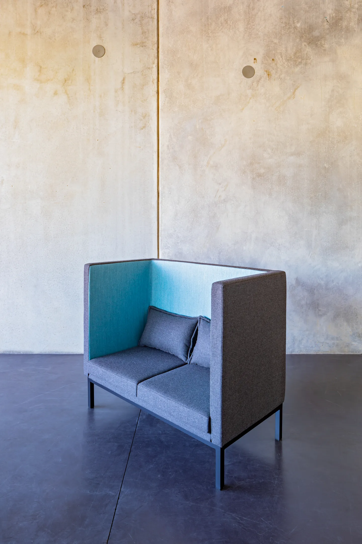 Enclose Lounge