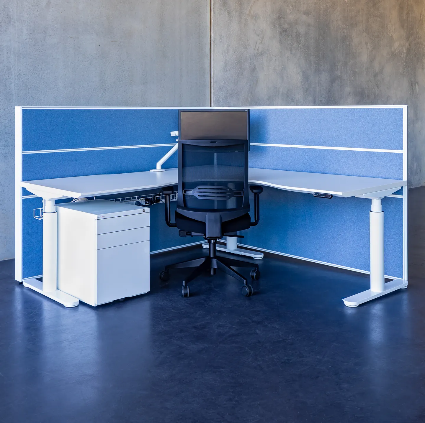 Leader Curve Sit To Stand Workstation
