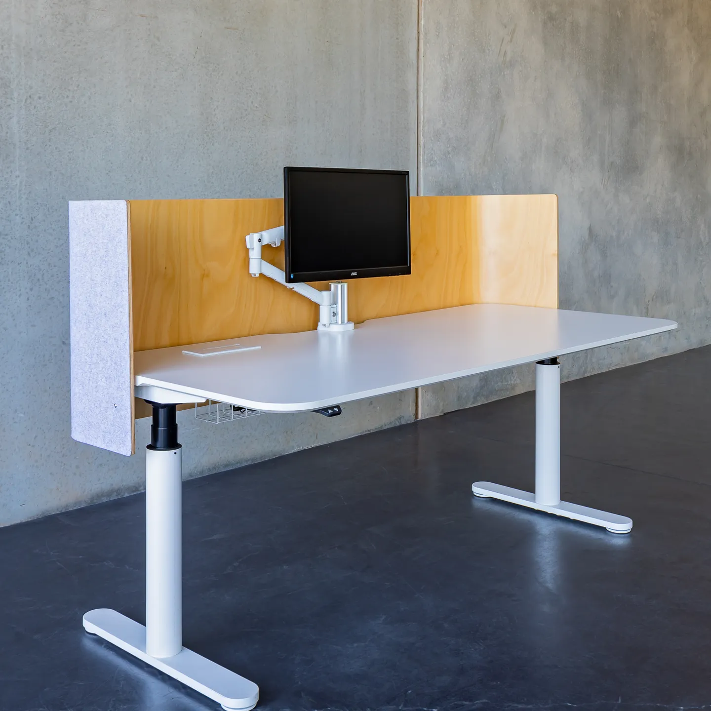 Leader Single Workstation