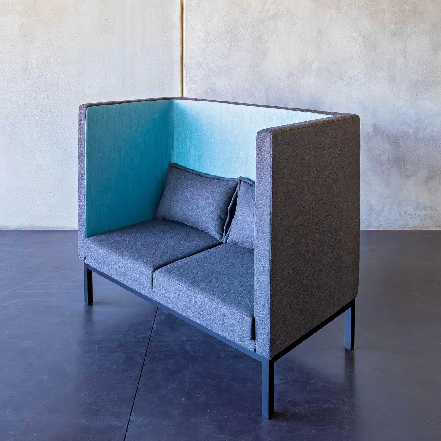Enclose Lounge