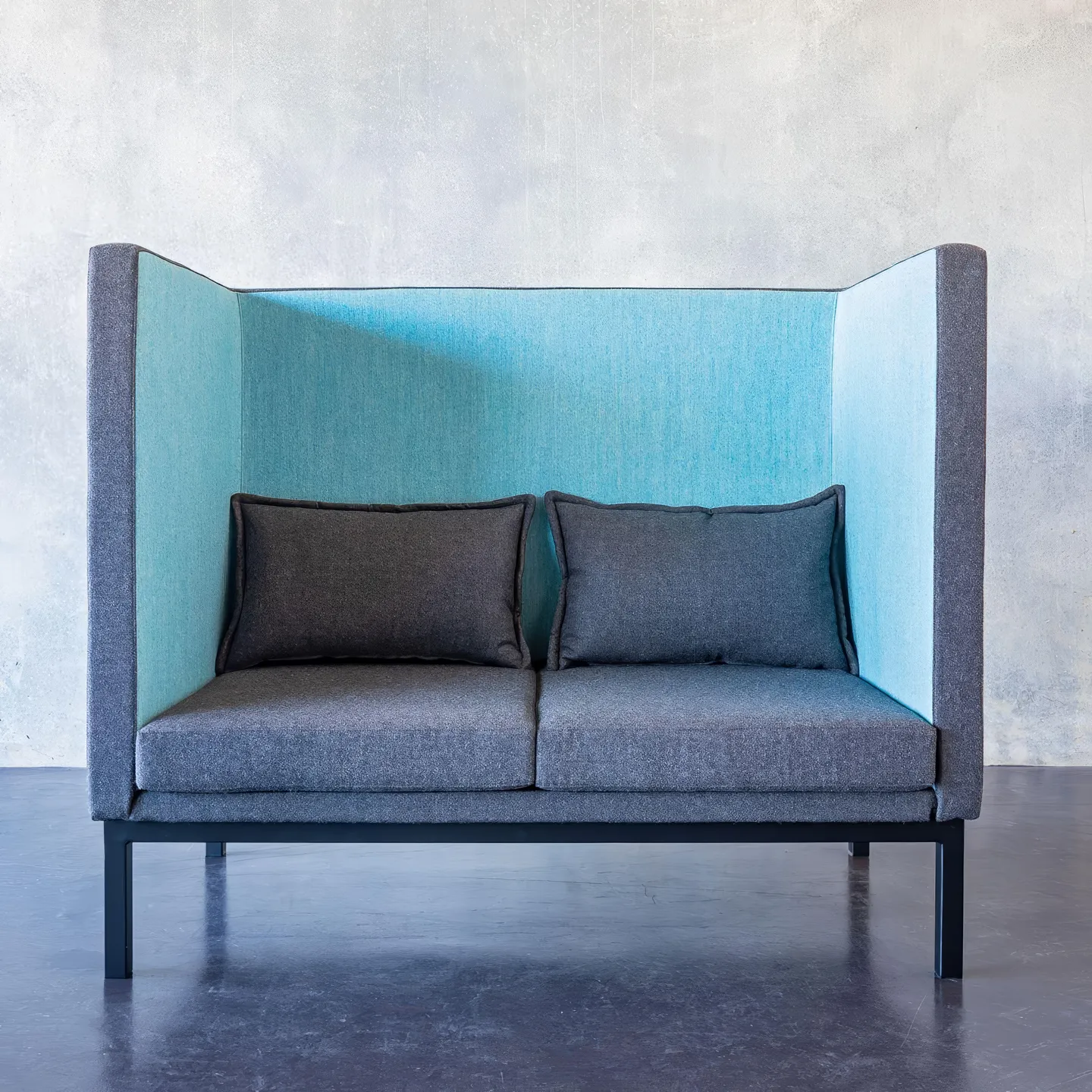 Enclose Lounge