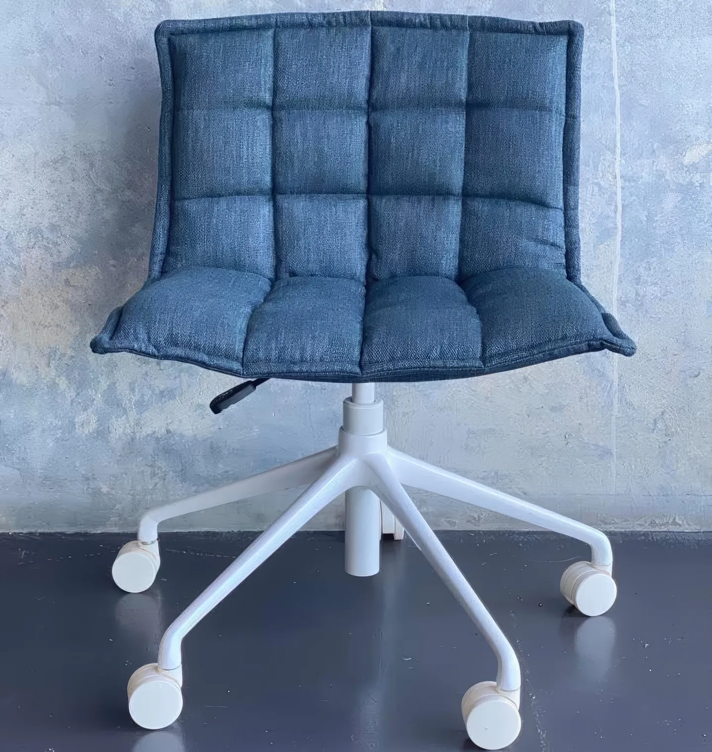 Puffy Meeting Chair